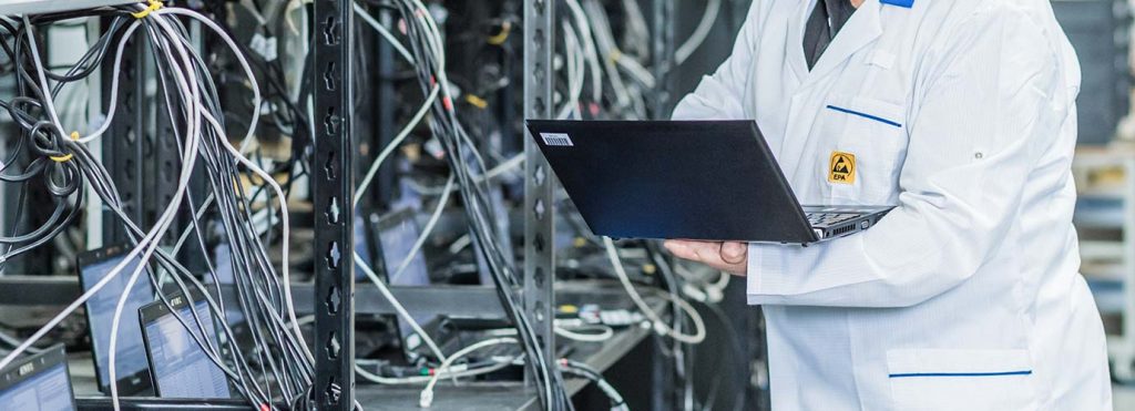 IT-worker configures notebooks | Glossary I