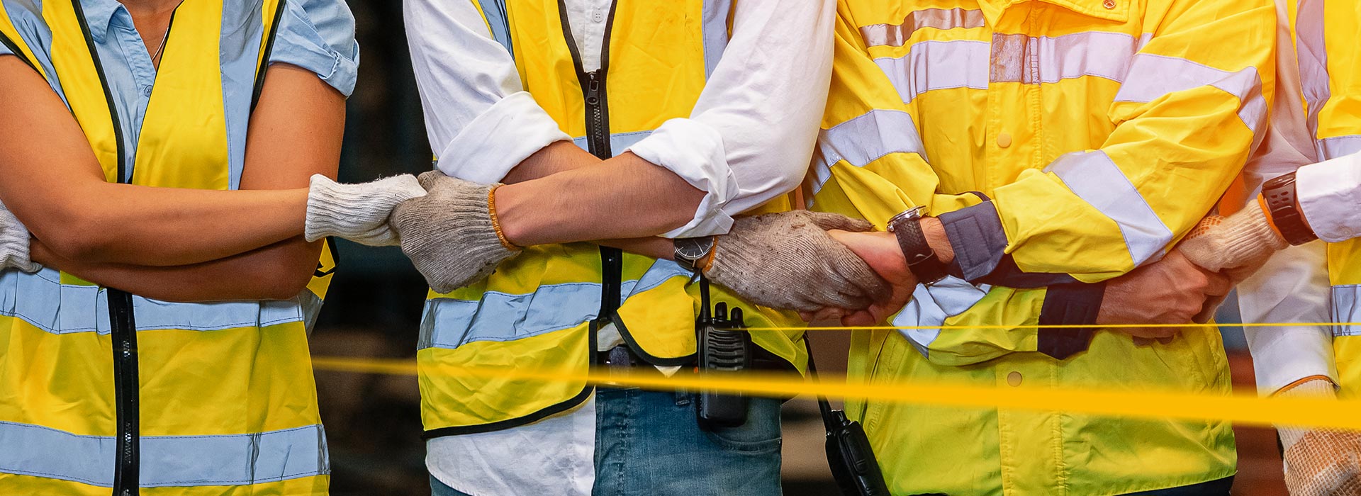 Logistic people holding hands | LGI