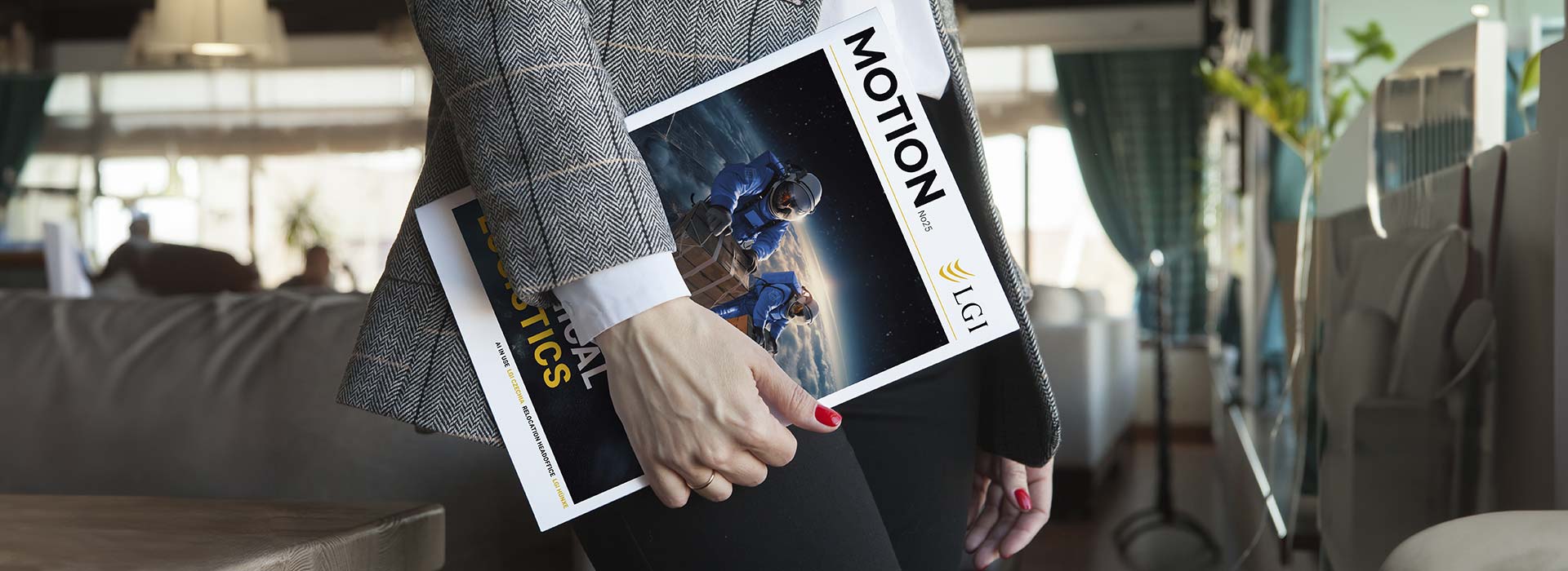 Person holding the new Motion Magazine No. 25 | LGI