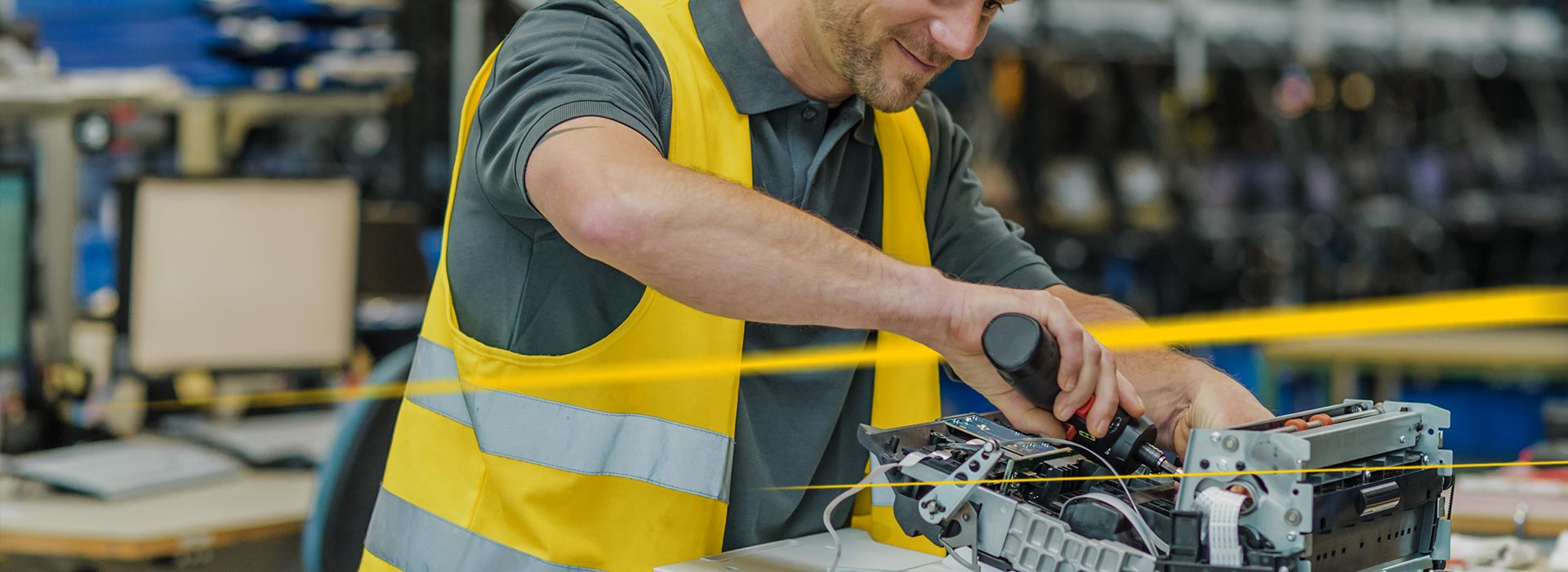 Assembly of electronics in the warehouse | LGI